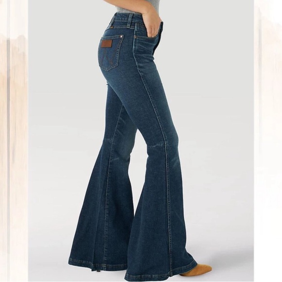 Wrangler Retro High Rise Trumpet Flare/Bell Bottom Jeans Size 26/32 - Picture 2 of 16